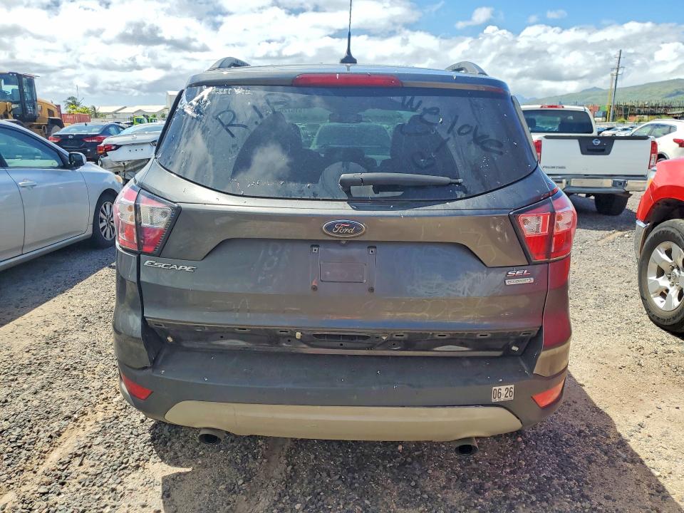 51672646 :رقم المزاد ، 1FMCU0HD8JUC95279 vin ، 2018 Ford Escape مزاد بيع