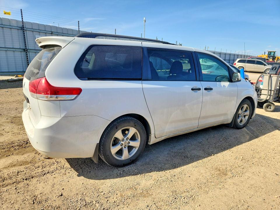 53013016 :رقم المزاد ، 5TDZK3DC8DS391912 vin ، 2013 Toyota Sienna مزاد بيع