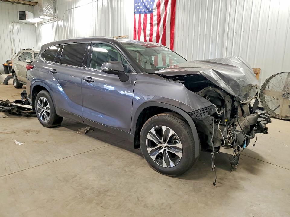 52578386 :رقم المزاد ، 5TDHZRBHXNS177563 vin ، 2022 Toyota Highlander مزاد بيع