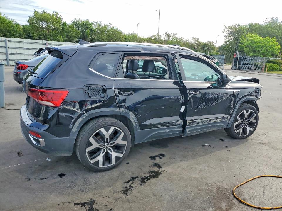 51037176 :رقم المزاد ، 3VV2X7B24NM049607 vin ، 2022 Volkswagen Taos مزاد بيع