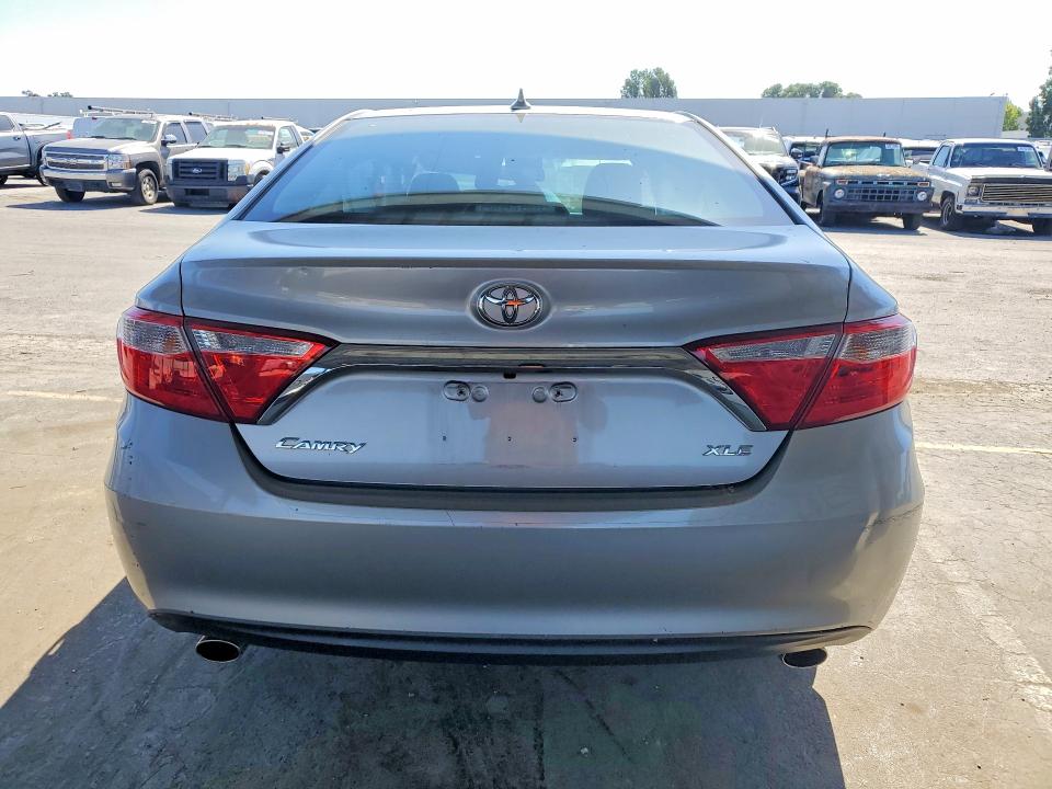 54491326 :رقم المزاد ، 4T1BK1FK1FU559068 vin ، 2015 Toyota Camry مزاد بيع