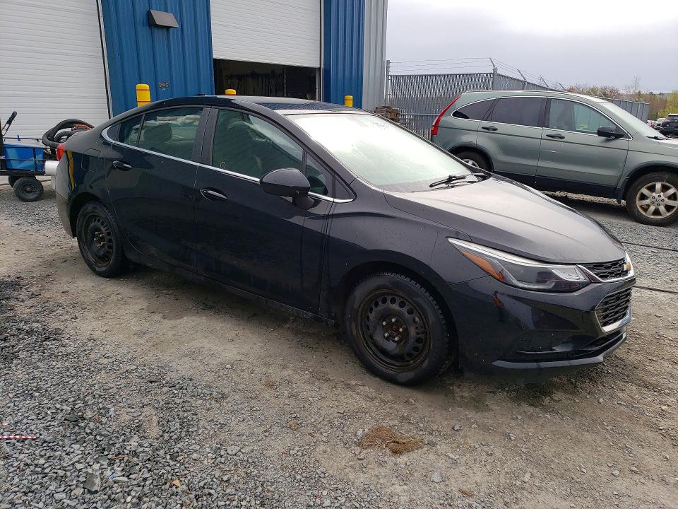 Продаж на аукціоні авто 2018 Chevrolet Cruze, vin: 1G1BE5SM7J7122556, номер лоту: 52990646