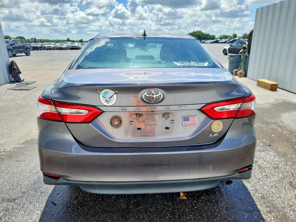 54198856 :رقم المزاد ، 4T1C11AK0LU942350 vin ، 2020 Toyota Camry مزاد بيع
