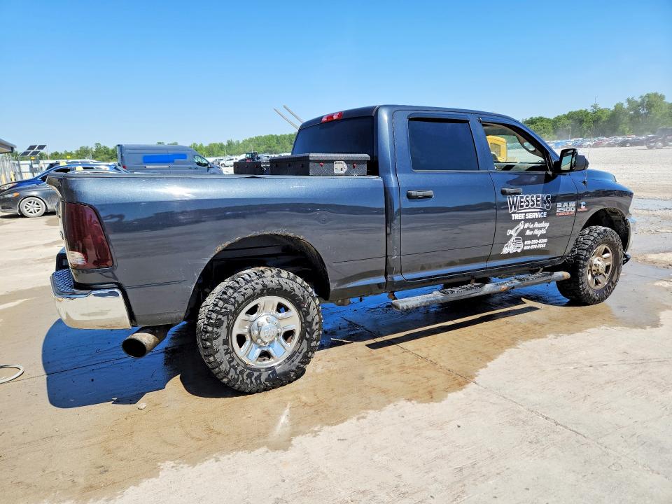 52682206 :رقم المزاد ، 3C6UR5CL5JG144738 vin ، 2018 Ram 2500 مزاد بيع