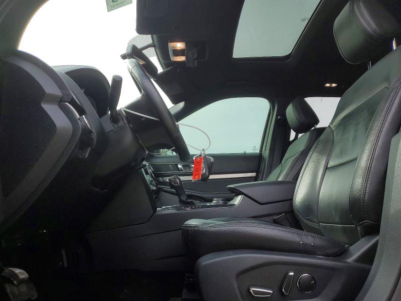 53821526 :رقم المزاد ، 1FM5K8D8XJGB14249 vin ، 2018 Ford Explorer مزاد بيع