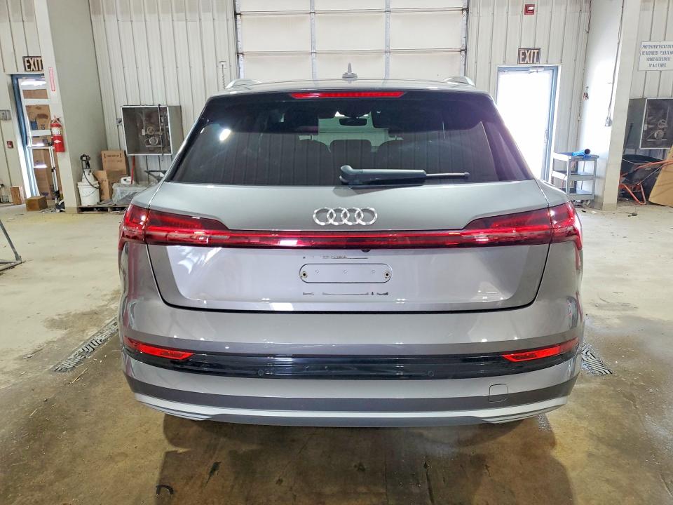 2021 Audi E-tron მანქანა იყიდება აუქციონზე, vin: WA1VAAGE3MB018135, აუქციონის ნომერი: 54289696