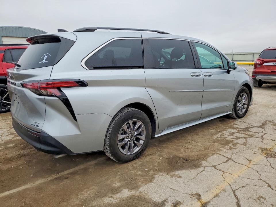 Продажа на аукционе авто 2021 Toyota Sienna, vin: 5TDJRKEC5MS020112, номер лота: 53548786