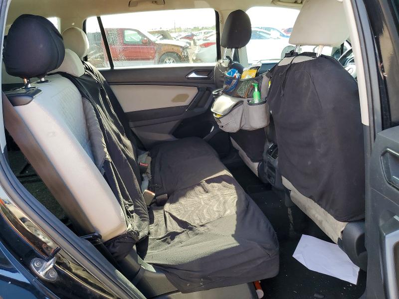 53297016 :رقم المزاد ، 3VV1B7AX7JM027084 vin ، 2018 Volkswagen Tiguan مزاد بيع