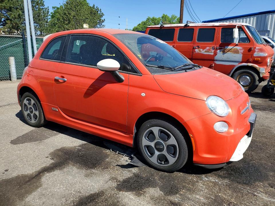 Продажа на аукционе авто 2015 Fiat 500, vin: 3C3CFFGE0FT656991, номер лота: 53138046