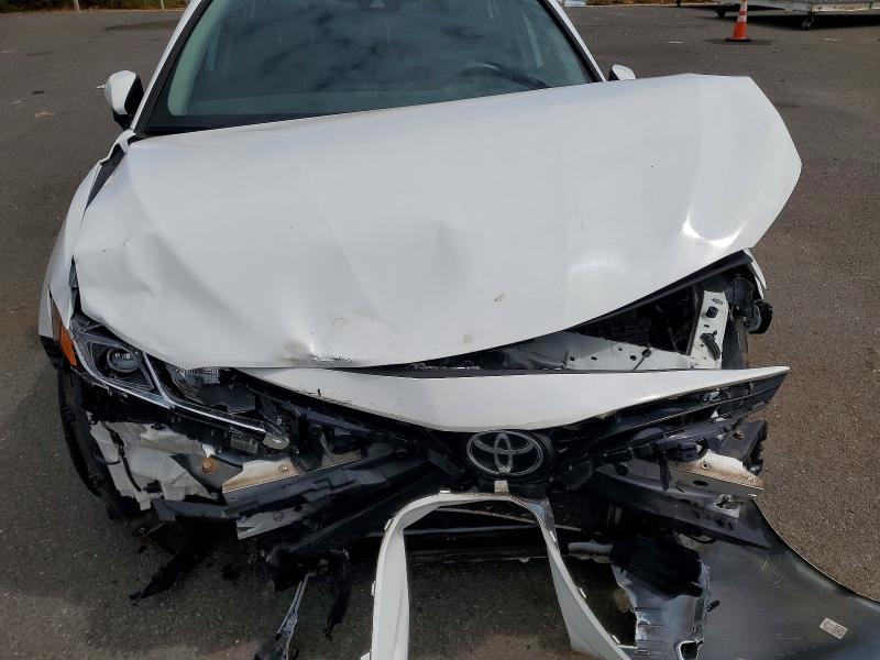 55643906 :رقم المزاد ، 4T1C11AK6NU064135 vin ، 2022 Toyota Camry مزاد بيع