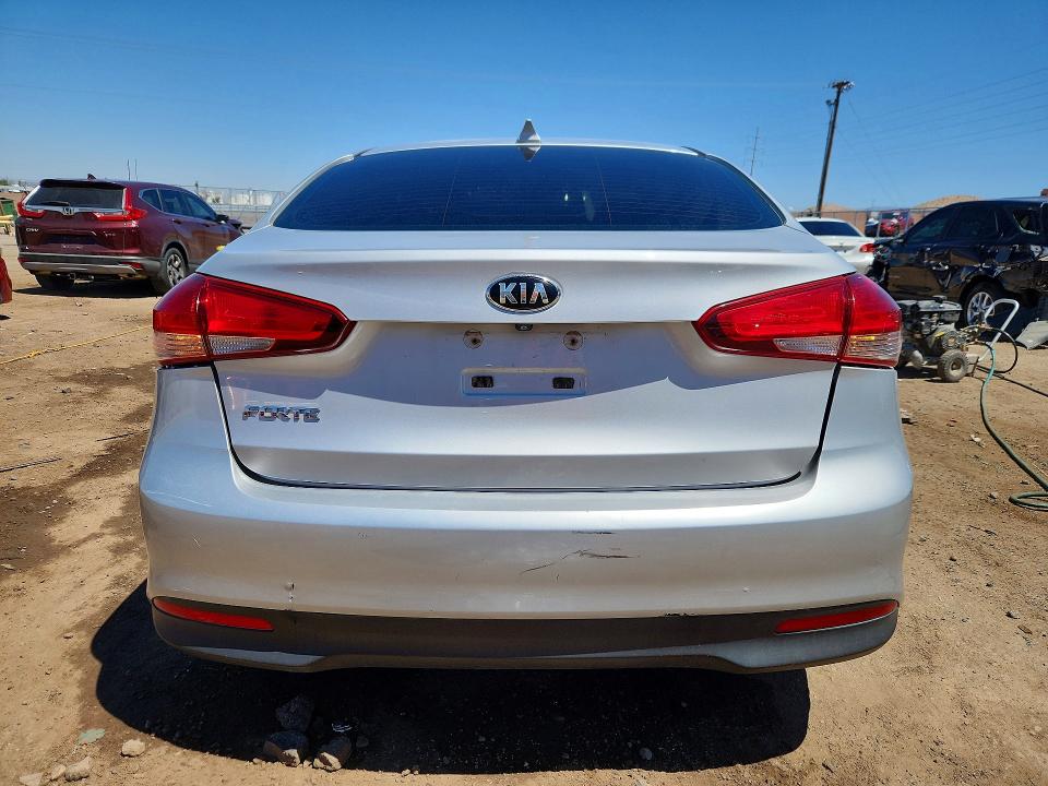 2018 Kia Forte მანქანა იყიდება აუქციონზე, vin: 3KPFL4A71JE274031, აუქციონის ნომერი: 53064376