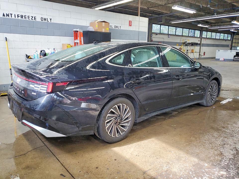 Продажа на аукционе авто 2025 Hyundai Sonata Hybrid, vin: KMHL34JJ8SA104456, номер лота: 52711926