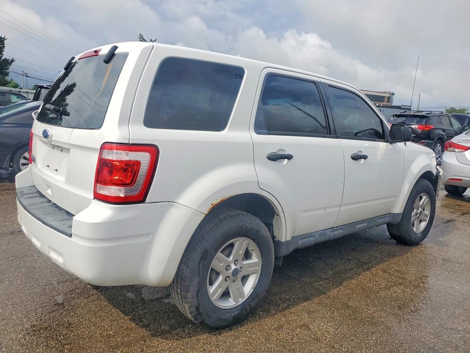2011 Ford Escape მანქანა იყიდება აუქციონზე, vin: 1FMCU9C71BKA82807, აუქციონის ნომერი: 55156316