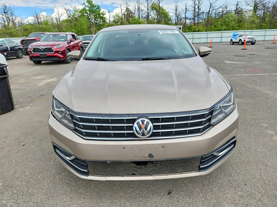 55421796 :رقم المزاد ، 1VWAT7A30GC011874 vin ، 2016 Volkswagen Passat مزاد بيع