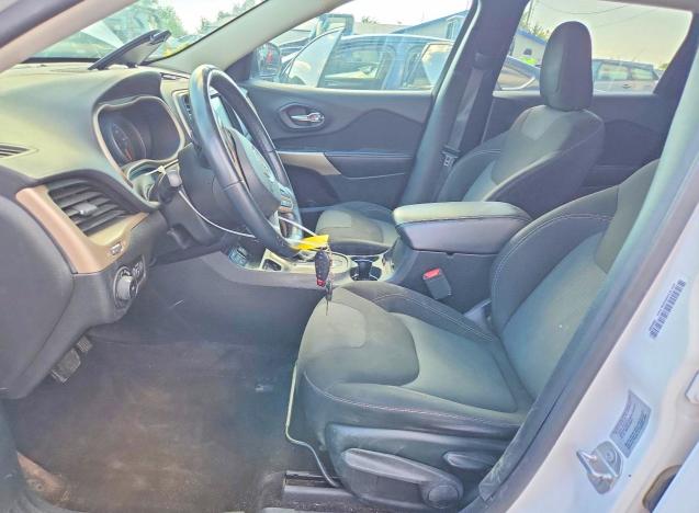 46779196 :رقم المزاد ، 1C4PJLCB8HD222011 vin ، 2017 Jeep Cherokee مزاد بيع