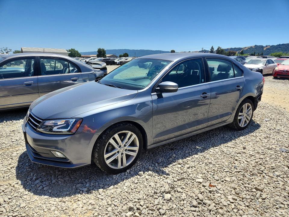 54622376 :رقم المزاد ، 3VWL17AJ9FM357433 vin ، 2015 Volkswagen Jetta مزاد بيع