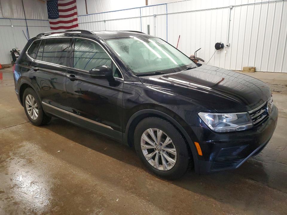 52775636 :رقم المزاد ، 3VV2B7AX8JM145004 vin ، 2018 Volkswagen Tiguan مزاد بيع