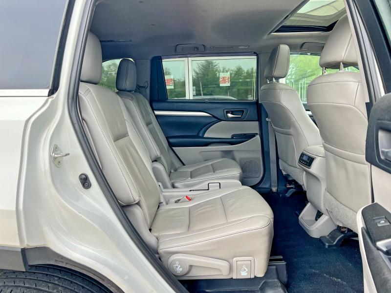 Auction sale of the 2019 Toyota Highlander, vin: 5TDJZRFH4KS588142, lot number: 55097866