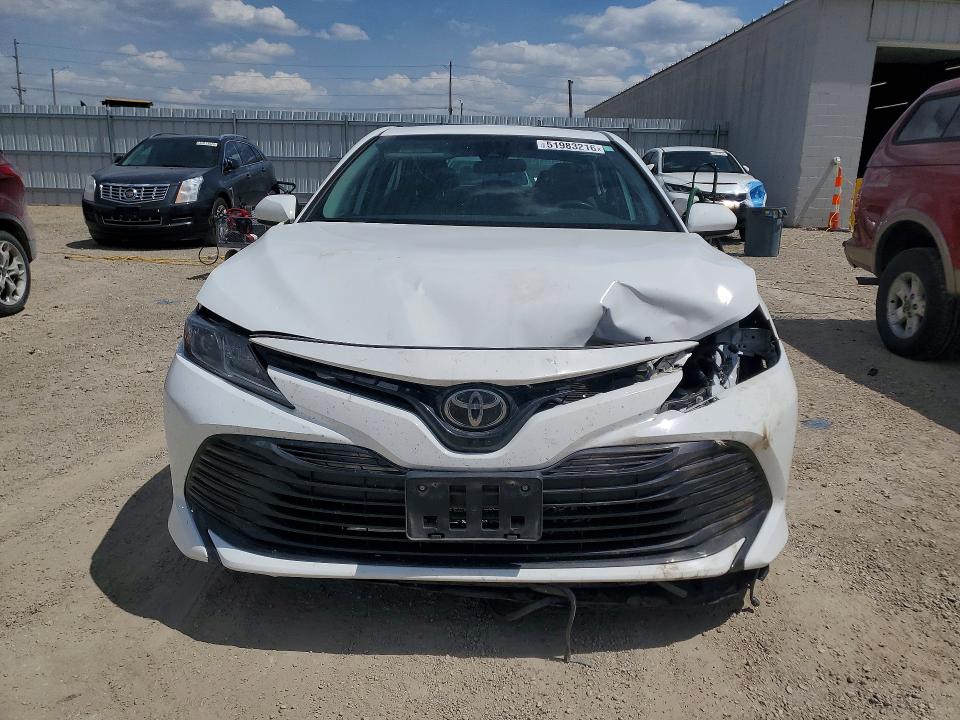 Продаж на аукціоні авто 2019 Toyota Camry, vin: 4T1B11HK2KU685854, номер лоту: 51983216
