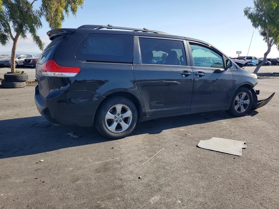 54724836 :رقم المزاد ، 5TDKK3DCXCS207392 vin ، 2012 Toyota Sienna مزاد بيع