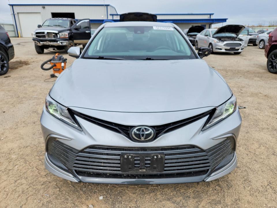 Продажа на аукционе авто 2022 Toyota Camry, vin: 4T1C11AK9NU686597, номер лота: 52376996