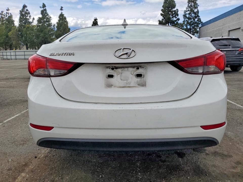 2015 Hyundai Elantra მანქანა იყიდება აუქციონზე, vin: 5NPDH4AE2FH561520, აუქციონის ნომერი: 52192196