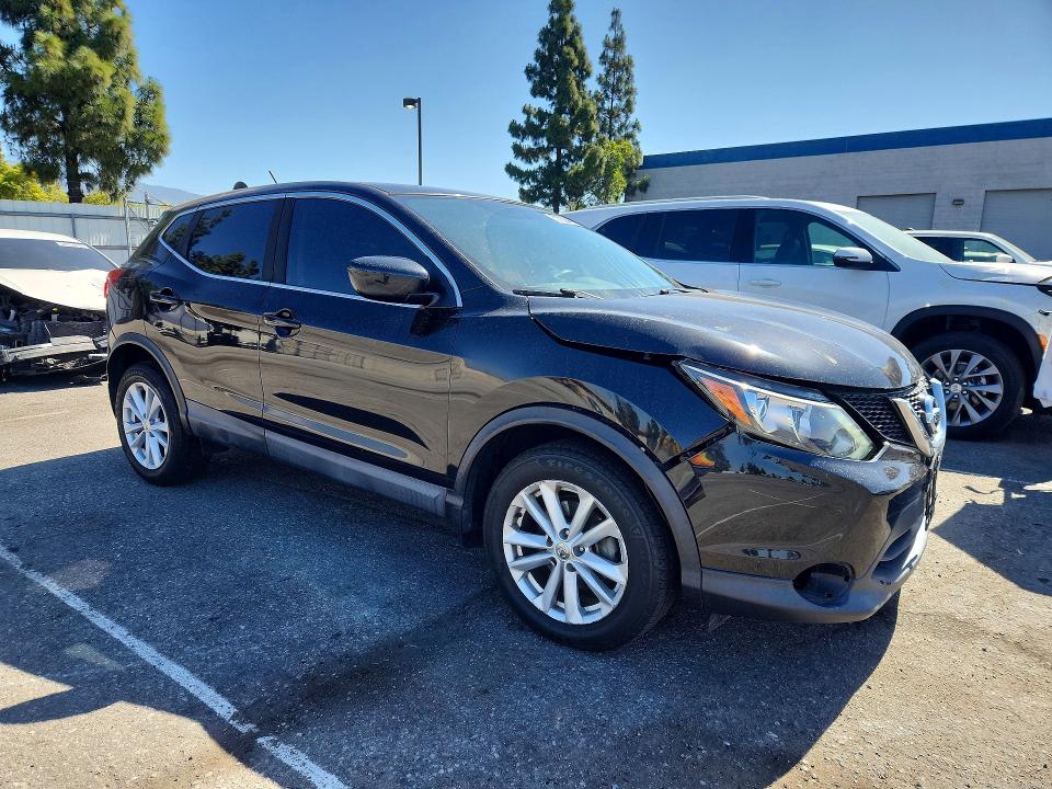 53730446 :رقم المزاد ، JN1BJ1CR1HW127776 vin ، 2017 Nissan Rogue Sport مزاد بيع