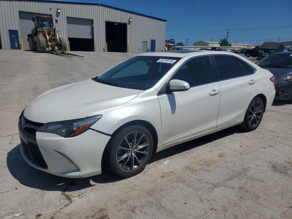 53219116 :رقم المزاد ، 4T1BF1FK6FU073070 vin ، 2015 Toyota Camry مزاد بيع
