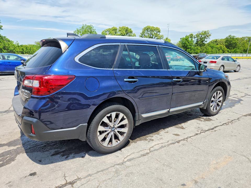 52877636 :رقم المزاد ، 4S4BSETC2J3327758 vin ، 2018 Subaru Outback مزاد بيع