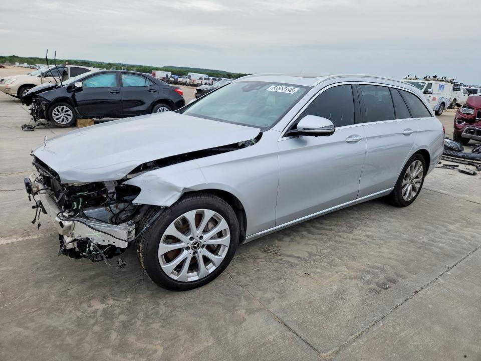 51863146 :رقم المزاد ، WDDZH6GB2JA374329 vin ، 2018 Mercedes-benz E مزاد بيع