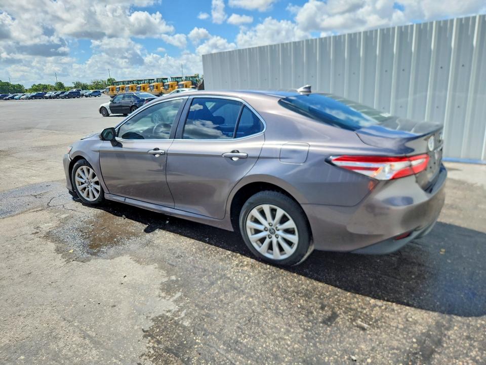 54198856 :رقم المزاد ، 4T1C11AK0LU942350 vin ، 2020 Toyota Camry مزاد بيع