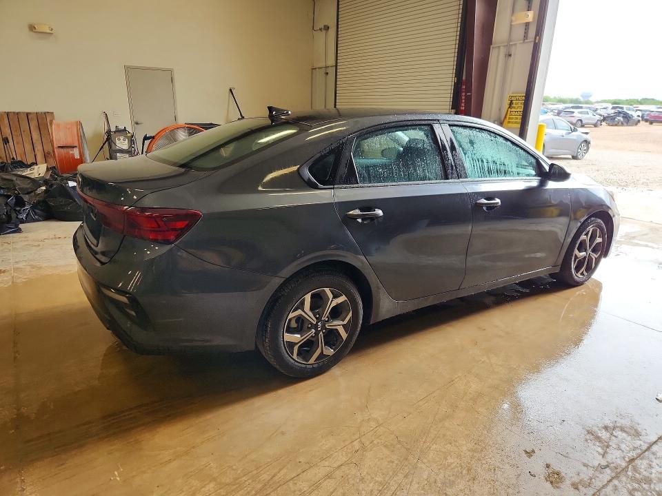 2021 Kia Forte მანქანა იყიდება აუქციონზე, vin: 3KPF24AD0ME362677, აუქციონის ნომერი: 54796636