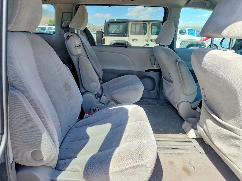 55182186 :رقم المزاد ، 5TDKK3DC1BS076710 vin ، 2011 Toyota Sienna مزاد بيع
