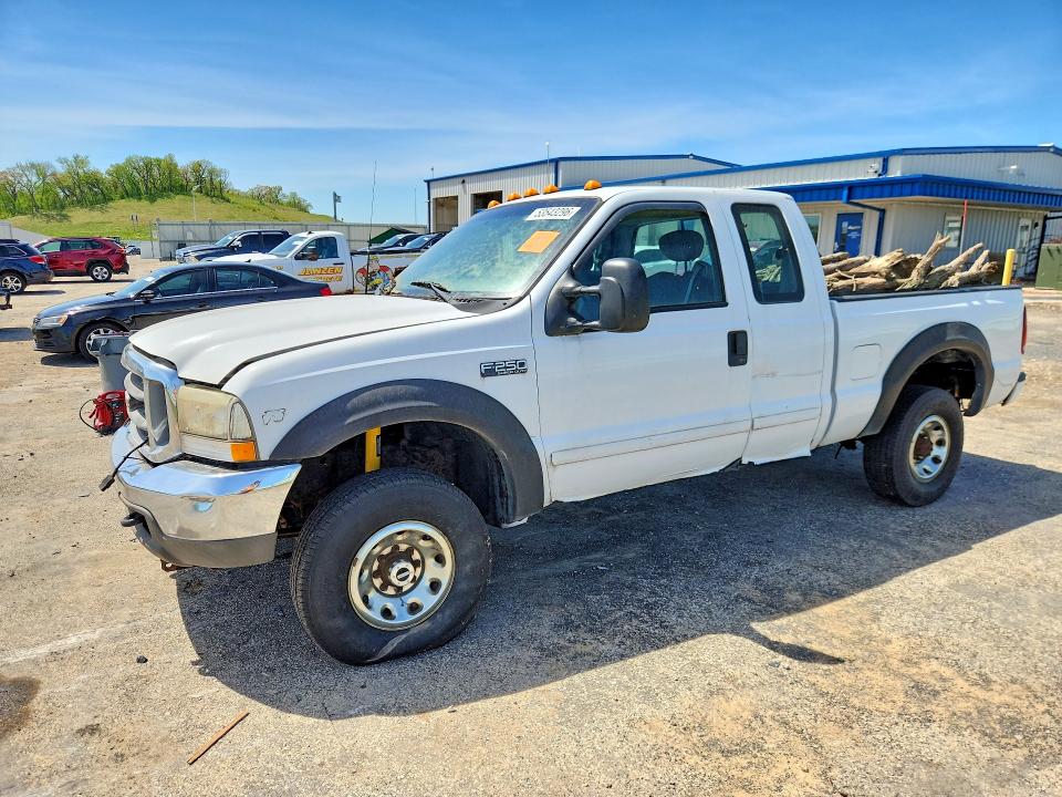 53543296 :رقم المزاد ، 1FTNX21L42EA47561 vin ، 2002 Ford F250 مزاد بيع