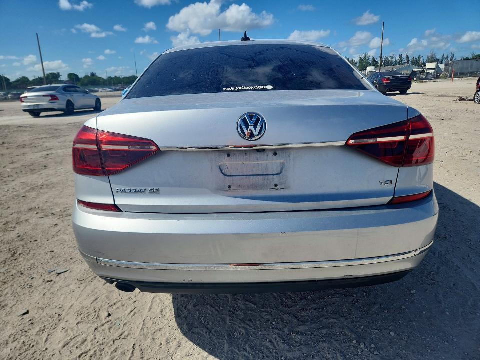 54456726 :رقم المزاد ، 1VWBA7A32JC043775 vin ، 2018 Volkswagen Passat مزاد بيع