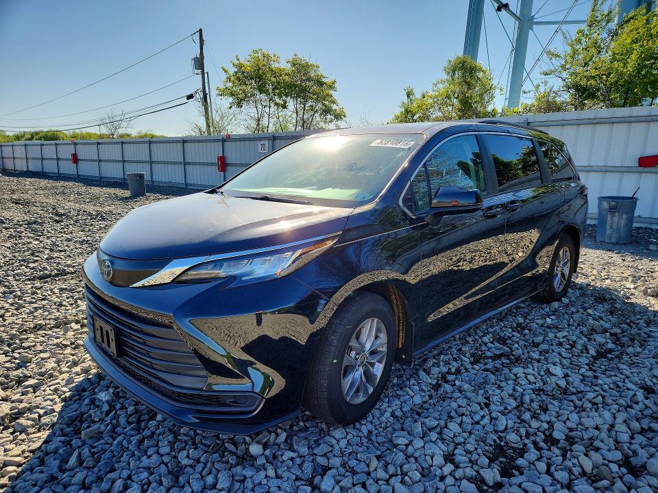 Auction sale of the 2022 Toyota Sienna, vin: 5TDKRKEC7NS085971, lot number: 52810816