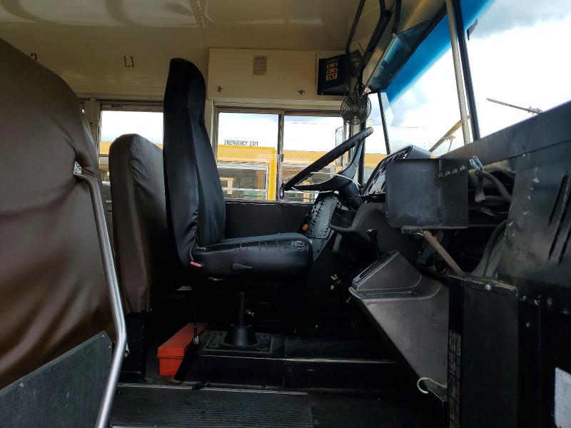 54542476 :رقم المزاد ، 4UZ6CJAA2WC914526 vin ، 1998 Freightliner Chassis مزاد بيع