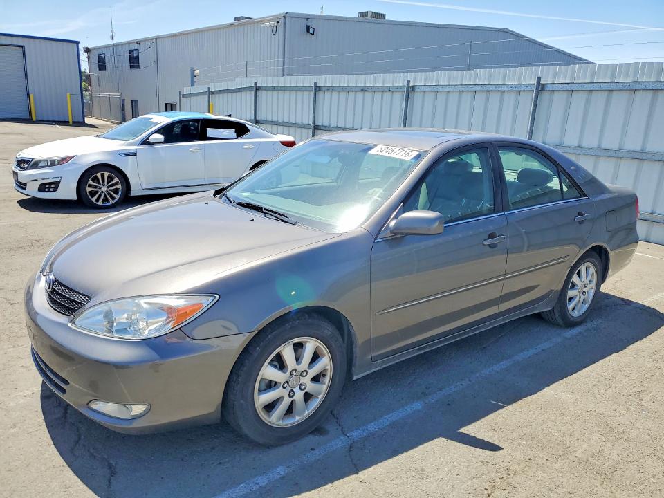 52457716 :رقم المزاد ، 4T1BF30K54U583069 vin ، 2004 Toyota Camry مزاد بيع