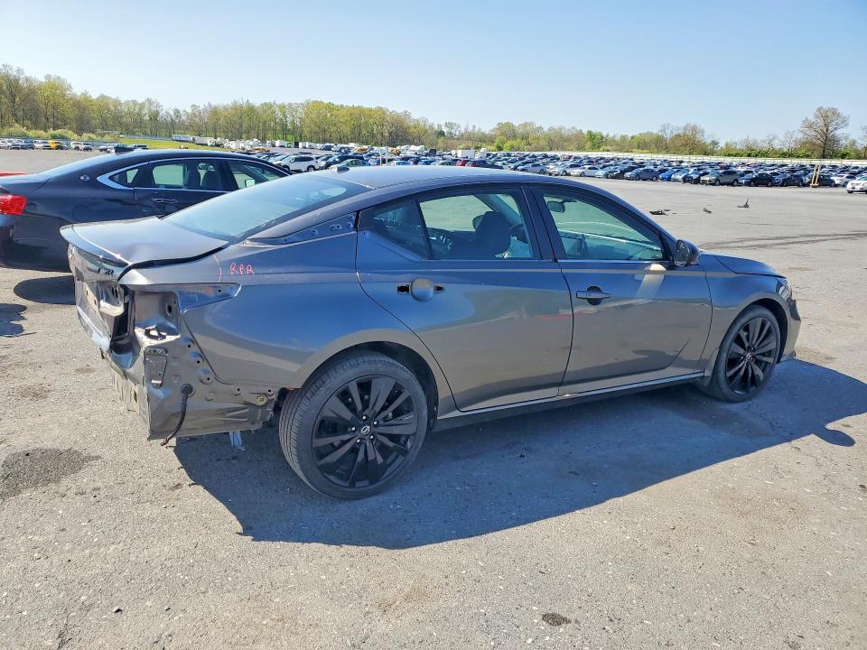 52230606 :رقم المزاد ، 1N4BL4CW1NN379792 vin ، 2022 Nissan Altima مزاد بيع