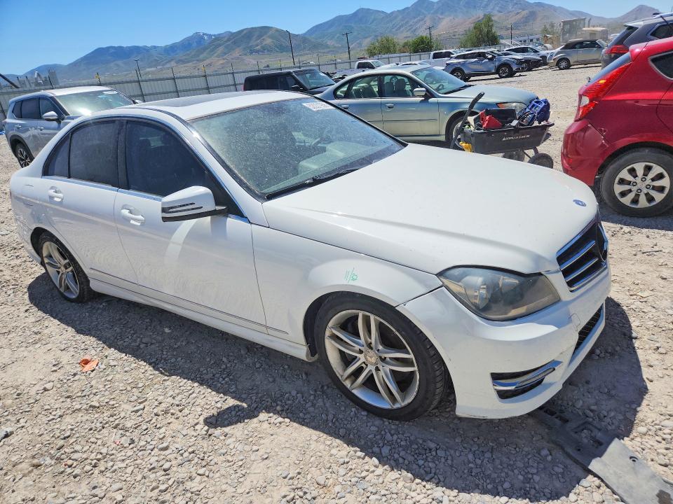 52031956 :رقم المزاد ، WDDGF8AB2DR242615 vin ، 2013 Mercedes-benz C مزاد بيع