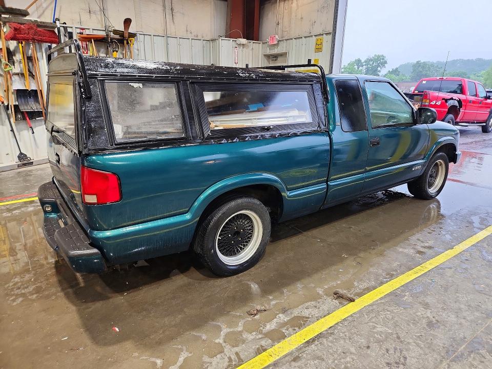 55368666 :رقم المزاد ، 1GCCS19X2W8133172 vin ، 1998 Chevrolet S Truck مزاد بيع