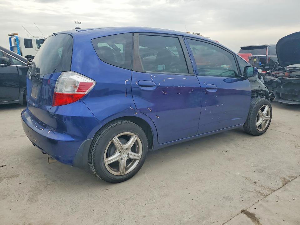 53090386 :رقم المزاد ، JHMGE8H38DC064870 vin ، 2013 Honda Fit مزاد بيع