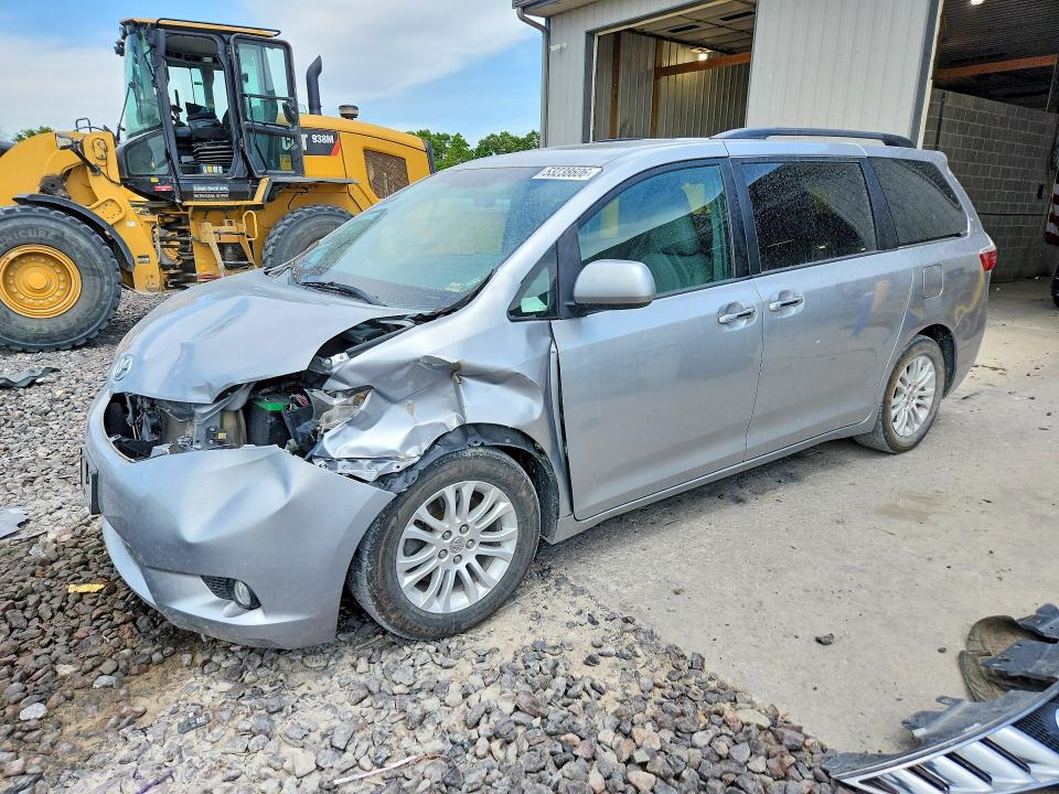 2015 Toyota Sienna მანქანა იყიდება აუქციონზე, vin: 5TDYK3DCXFS555787, აუქციონის ნომერი: 53238606