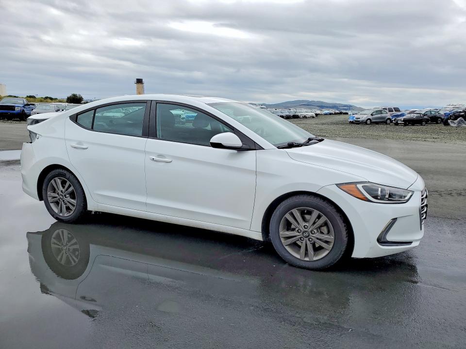 52755766 :رقم المزاد ، 5NPD84LF2JH300421 vin ، 2018 Hyundai Elantra مزاد بيع
