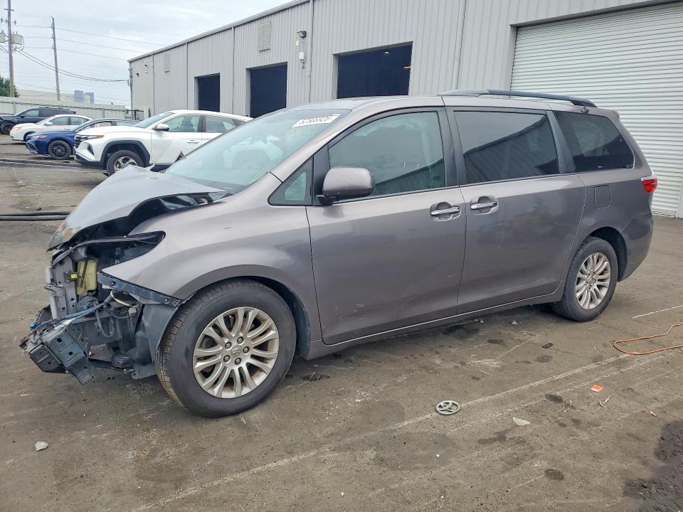 52566926 :رقم المزاد ، 5TDYK3DC5FS656767 vin ، 2015 Toyota Sienna مزاد بيع