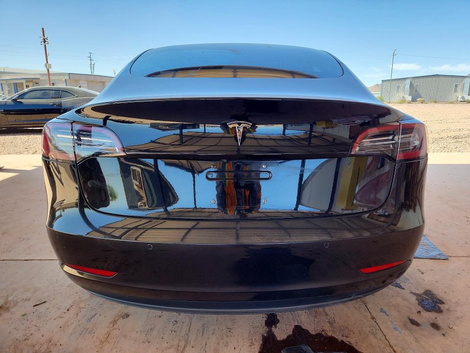 54718656 :رقم المزاد ، 5YJ3E1EA4JF176073 vin ، 2018 Tesla Model 3 مزاد بيع