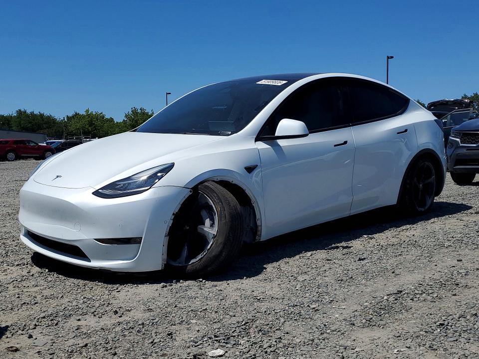51909806 :رقم المزاد ، 5YJYGAEE2MF305757 vin ، 2021 Tesla Model Y مزاد بيع