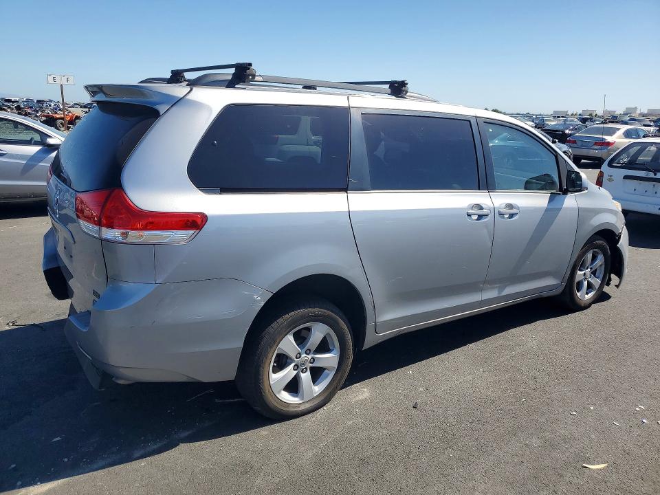 2013 Toyota Sienna მანქანა იყიდება აუქციონზე, vin: 5TDKK3DC5DS282857, აუქციონის ნომერი: 53657996
