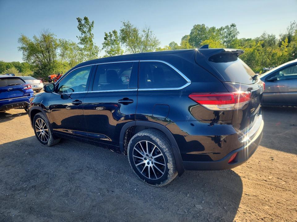 Продажа на аукционе авто 2018 Toyota Highlander, vin: 5TDJZRFH7JS900436, номер лота: 54871416