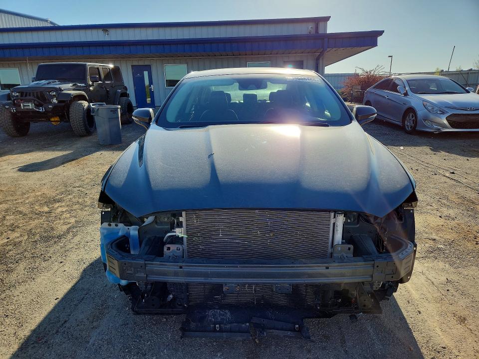 53985186 :رقم المزاد ، 3FA6P0CD6LR249787 vin ، 2020 Ford Fusion مزاد بيع
